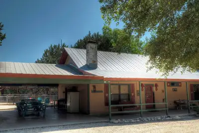 Image de Happy Trails - Home in Concan, Texas