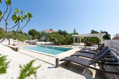 Image de Charming Villa Donna in Istria with Pool, Sauna, Hot Tub & Pool Table