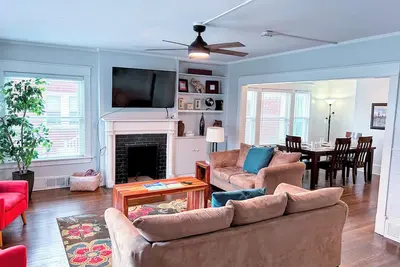 Image de Huge 6-bed 4-bath house in Erie - perfect for large groups or families