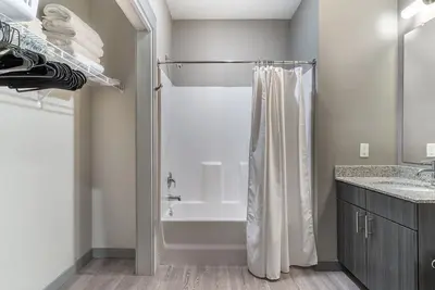 Image de Landing at The Nine @ Memphis - 2 Bedrooms in U. . .