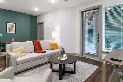 Image de Landing | Spectacular 2bd, Courtyard, Gym