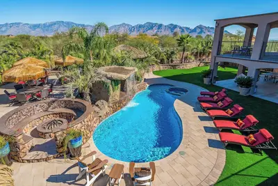 Image de Luxurious Villa Paradiso, Luxurious Villa-6, 600 Sf, 3. 3 Acres, Theater-2 Primary Suites