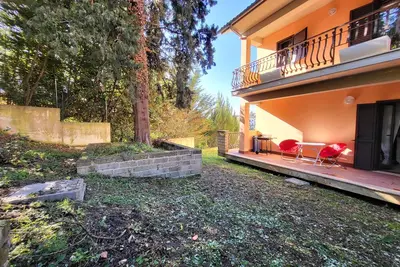 Image de Cottage With Garden Panoramic View Of The Country, A Few Km From Lake Turano