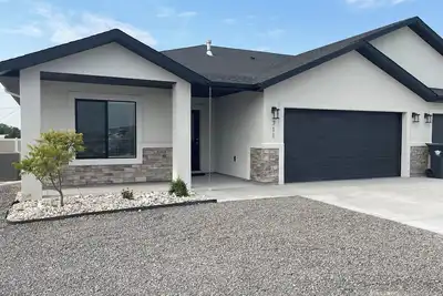 Image de New 3-bedroom duplex in Kimberly with WiFi
