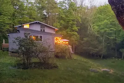 Image de ​Bright and Spacious Secluded Forest Home with Sprawling Yard and Private Brook