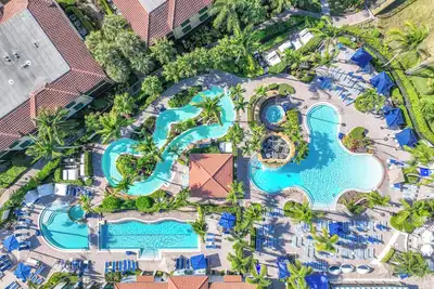 Image de Lazy River, 4 Pools, 5th Ave Resort, Your Personal Oasis, Walk to 5th Ave shops