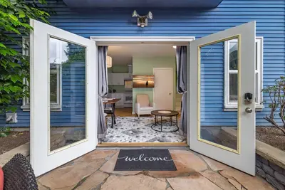 Image de Sunlit Cottage Capitol Hill