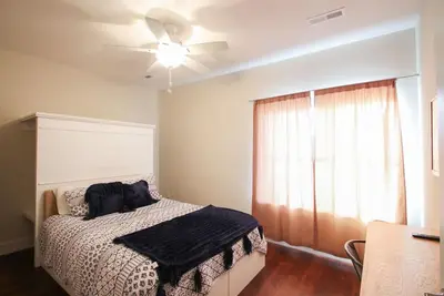 Cozy Apartment 2 miles to Iu