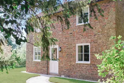 Image de Escape to Gardeners Cottage, a tranquil retreat on the Saltmarshe Hall Estate.