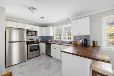 Image de Updated 2br/2ba duplex in Bristol