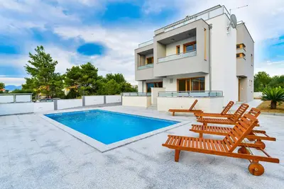 Image de Belle maison à Zaton avec WiFi