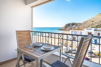 Image de Appartement 'Beach Apt 1' avec vue sur la mer, Wi-Fi et climatisation