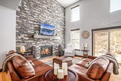 Image de Gorgeous Mountain Retreat, Private Hot Tub, Common Pool, Amenities Galore!