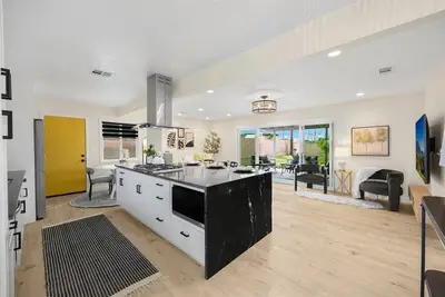 Image de Luxurious Newly Remodeled 4 bedroom Home with Large Backyard near Disneyland