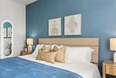 Image de 3 Bedroom Suite - Pool, Free Parking, Gym! \n