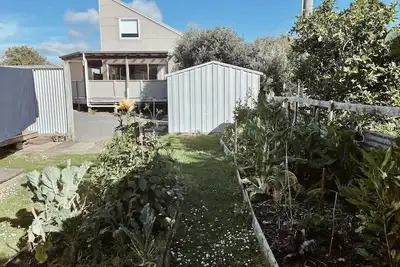 Image de Two Homes, One Property!