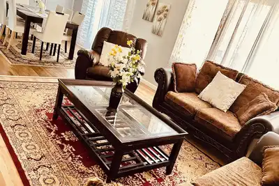 Image de 6-bedroom house in  Maplewood