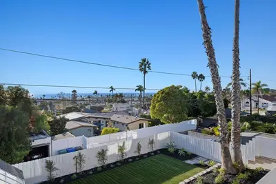 Image de Oceanside Getaway, Remodeled, Expansive Deck, Ocean Views, 15 min Walk to Beach