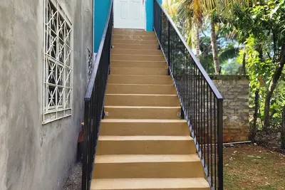 Image de Summaz Oasis- Cozy 2-bedroom apartment with WiFi, Ac in charming Santa Cruz