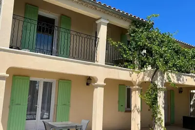 Image de Rdc Villa avec piscine + terrain pétanque - 2 chambres avec leur salle de bain