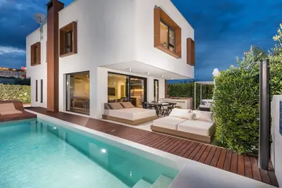 Image de Villa Adora for 6 people in Pula with private pool, jacuzzi & children playground
