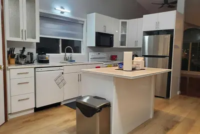 Image de Cozy room in Northwest Edmonton within 1. 3 km of all shopping