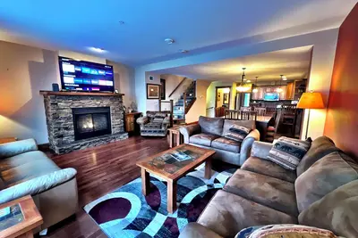 Image de Ski-In/Ski-Out Paradise:The ultimate ski vacation in this luxurious condo with Pvt Hot Tub-Sleeps 11