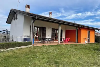 Image de Villa Rondine is surrounded by nature, close to Garda, Verona and Valpolicella.