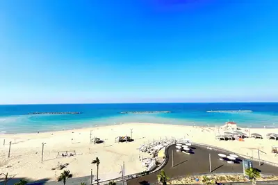 Image de Stylish 2-Bedroom Seafront Apartment in Tel Aviv