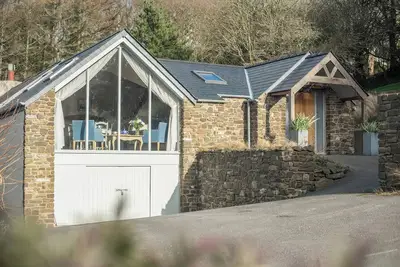 Image de Leeward Cottage, pet friendly, with hot tub in Pembroke Dock