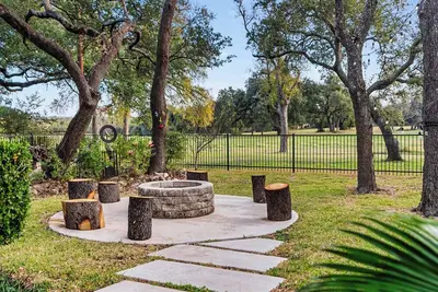 Image de Spacious 5-Br Retreat in North Austin with Firepit!