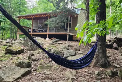 Image de Cozy cabin located on mountainside hobby farm