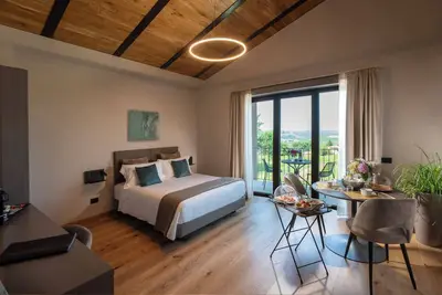 Image de Deluxe Room 102, with balcony - Relais PQlin & Winery.
