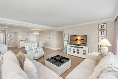 Image de Premium Beachfront Living - Unmatched Coastal Comfort