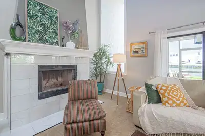 Image de Spacious 2 Bdrm Lakefront Townhome at Shoreline Towers