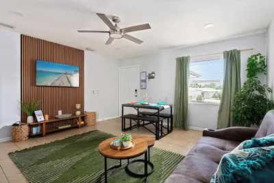 Image de 3 miles from Anna Maria Island Family home, close to Beaches & Img!