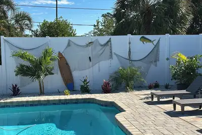 Image de Heated pool, close to beaches, quite neighborhood.