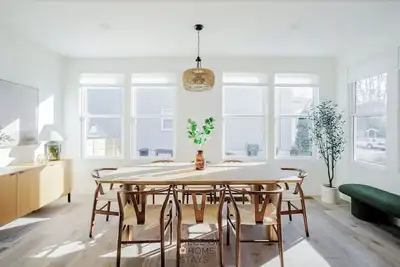 Modern 4Bed, 3 Baths 1st Floor King Bed by Oakley