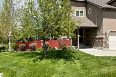 Spacious Modern Home in Top location, Beautiful Views & Fully Equipped GameRoom!