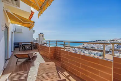 Image de Superior 2-bed Overlooking Old Town and Atlantic Ocean