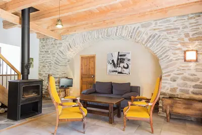 Image de Grange aménagée au pied du Mont Lozère dans un hameau de caractère
