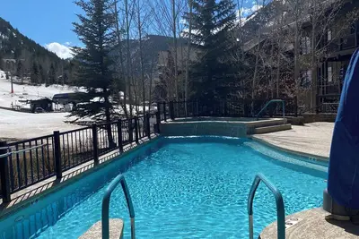 Image de Huge 3-bedroom resort at Ritz Carlton aspen highlands, spa/gym/ ski in ski out! !