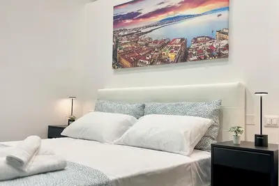 Image de Exclusive use apartment, one of the most elegant and central streets in Naples