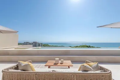 Image de Rooftop Oasis in El Surf by Mita Residential. Private Oceanview Rooftop, Pools & Jacuzzi
