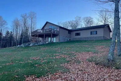 Image de Spacious 3br Lakefront Home w Guest Garage-Dominium!