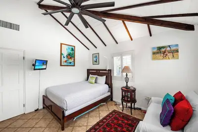 Image de 1st floor Condo w/balcony, on Seven Mile Beach!