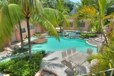 Image de 2 Bed 1 bath Condo 5 minutes walk from Atlantis and Cabbage Beach
