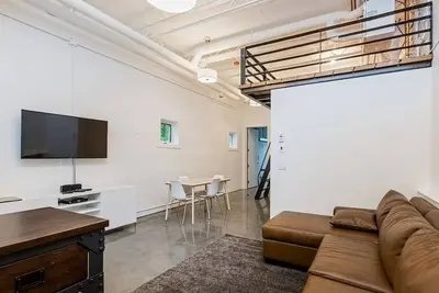 Image de Modern Loft Haven | Bbq, Sleeps 6 |