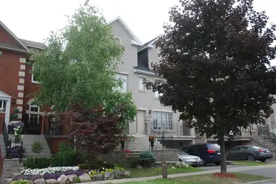 Image de Sara’s Place - Strictly Kosher Home\nBeautiful basement Apartment\n