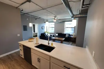Charming 2-bedroom loft apartment in wonderful downtown Moline with Ac, WiFi